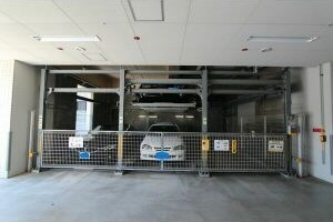 フローラル東別院の駐車場