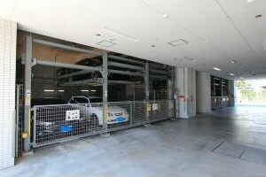 フローラル東別院の駐車場