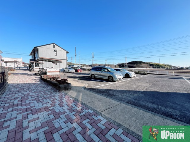 トゥインクルコート畔Bの駐車場