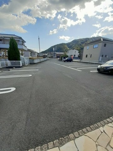 プラージュの駐車場