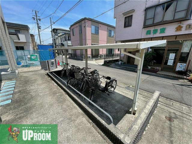 アヴニールNの駐車場
