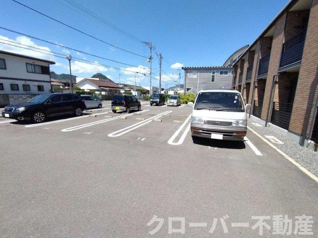 レオネクストクレール国分寺の駐車場