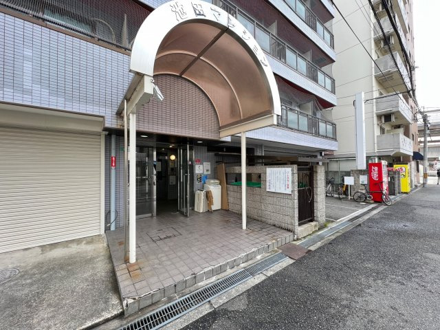 大国町池田マンションのエントランス