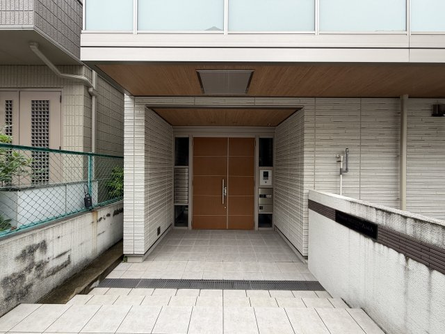 Ｐｒｕｎｉｅｒ（プリュニエ）本山　のエントランス