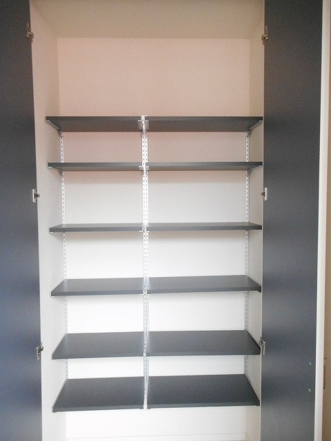 ペニーレーン上北沢の玄関|★棚の高さが調整可能な大型シューズボックス★