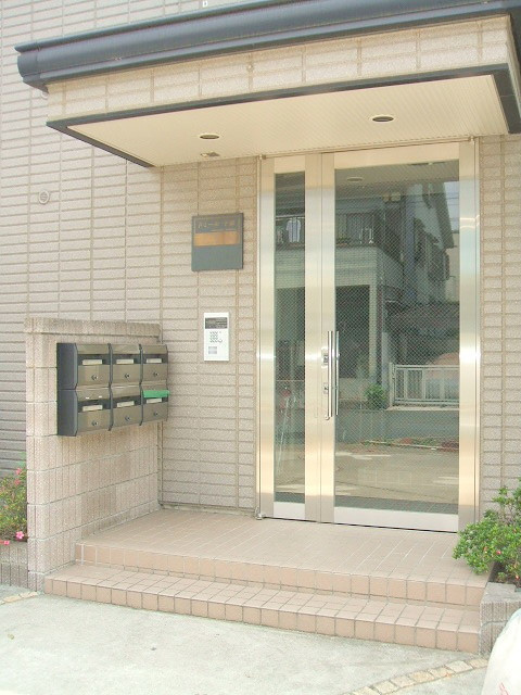ドミール千束のエントランス|安心のオートロック完備