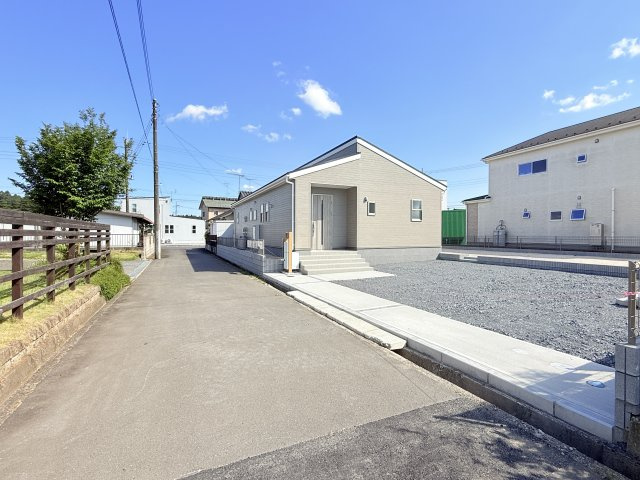 小美玉市納場第5　新築戸建　の前面道路含む現地写真|実際に現地で周辺環境や街並み、近隣のスーパーや通学路の安全性、病院、公園・・・など生活のイメージをご確認ください！