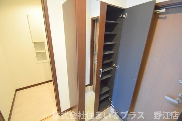 ロータスクレインの玄関