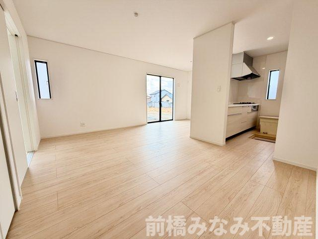 【新築】前橋市堀之下町第1　２号棟(全４棟)　クレイドルガーデン　新築建売分譲の居間・リビング|ゆったり過ごせるリビングです
