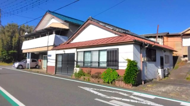 南房総市和田町中三原　２階建て