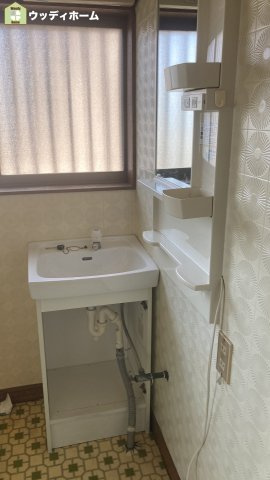 川口市木曽呂　中古一戸建ての独立洗面台