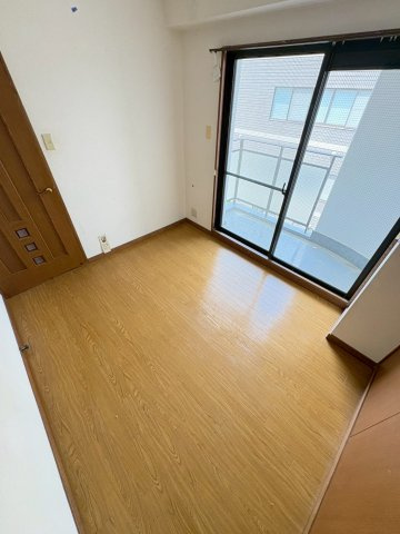 グランヴィラージュ逆瀬川 の洋室