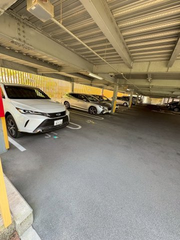 グランヴィラージュ逆瀬川 の駐車場