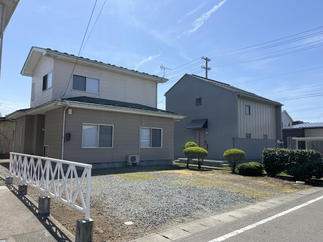 鶴岡市北茅原町　中古住宅の駐車場|駐車場も広々と使えます！