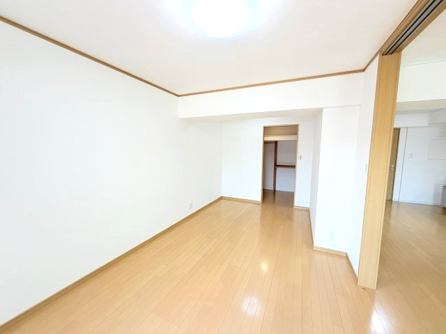 六甲グロリアハイツの洋室