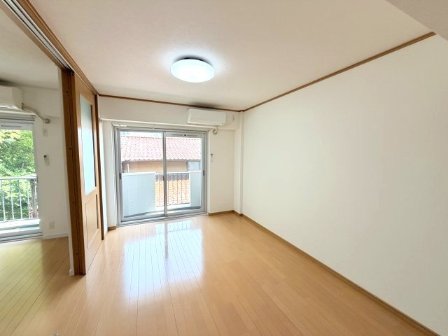六甲グロリアハイツの洋室