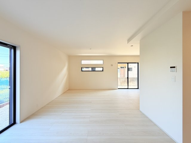 石岡市府中2期　新築戸建の居間・リビング|広々としたＬＤＫ♪
家具を置いても窮屈感を感じず過ごせます。
