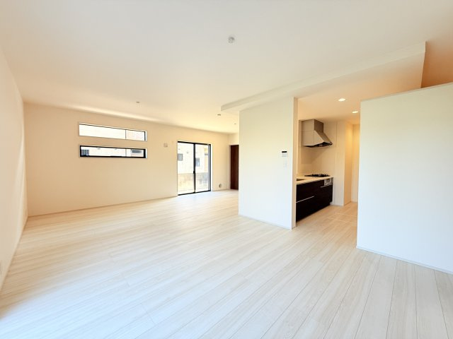 石岡市府中2期　新築戸建の居間・リビング|広々としたＬＤＫ♪
家具を置いても窮屈感を感じず過ごせます。