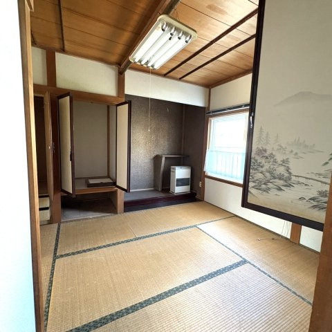 登別市桜木町1丁目16-2 中古住宅 広々車庫付きの4LDK中古住宅！L