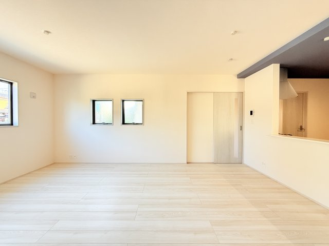 第2石岡市茨城　新築戸建の居間・リビング|広々としたＬＤＫ♪
家具を置いても窮屈感を感じず過ごせます。
