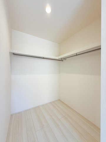 第2石岡市茨城　新築戸建の収納|普段使いのお洋服や小物はもちろん、季節物のお洋服などもしっかりと整理整頓おしまい頂けます。居室空間をより広く隅々までお使いいただけますね。