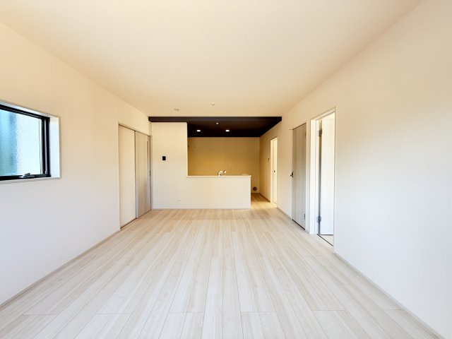 第2石岡市茨城　新築戸建の居間・リビング|広々としたＬＤＫ♪
家具を置いても窮屈感を感じず過ごせます。