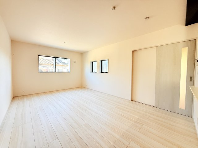 第2石岡市茨城　新築戸建の居間・リビング|広々としたＬＤＫ♪
家具を置いても窮屈感を感じず過ごせます。