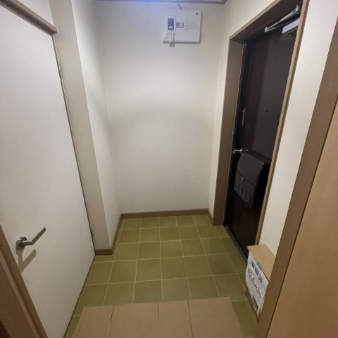 東光マンションの玄関