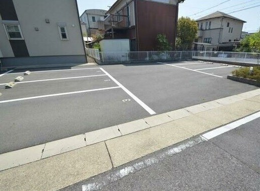 ＣＡＳＡ ＯＢＥＬＩＳＫの駐車場