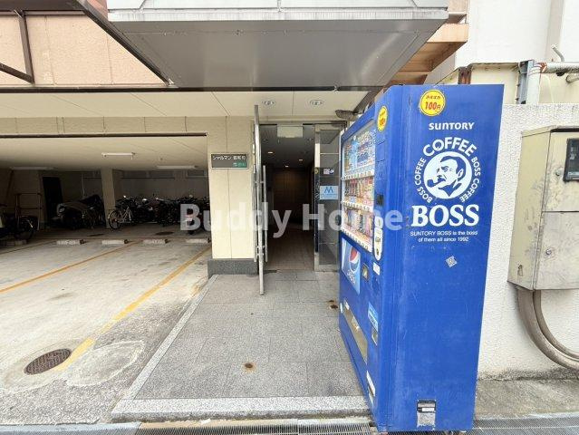 シャルマン昭和町のエントランス