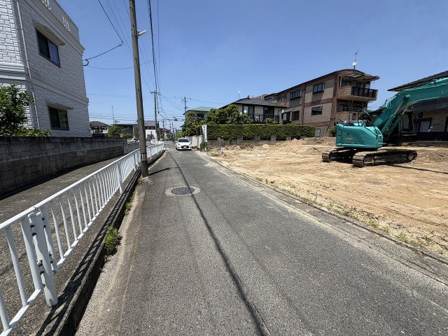 【その他】 | 福岡市南区警弥郷3丁目3期　2号棟（全3棟）【仲介手数料無料・0円】 | 現地写真。前面道路です。