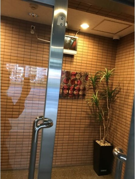 クレスト泉のエントランス