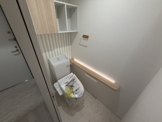 温水洗浄便座付きのトイレです♪