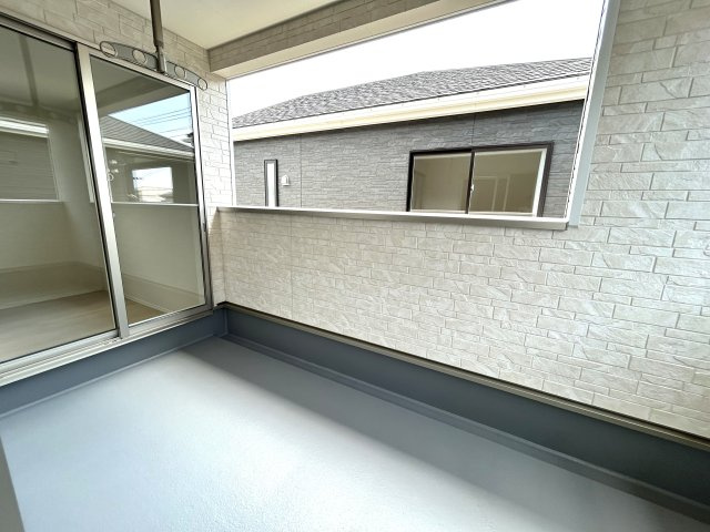 三木市緑が丘町本町第2－2号棟のバルコニー