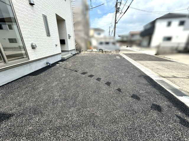三木市緑が丘町本町第2－2号棟の前面道路含む現地写真
