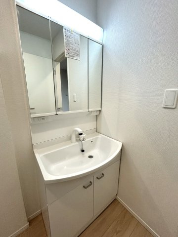 三木市緑が丘町本町第2－2号棟の独立洗面台