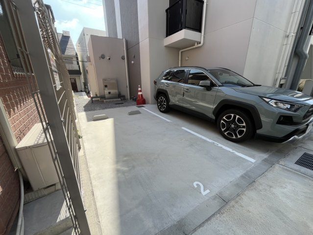 アプリーレ元町ウエストの駐車場
