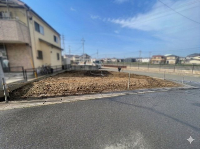 上尾市小泉３丁目の売地の周辺|【自由な間取り設計】 家族が集まる広々としたLDKや、憧れのウッドデッキ、複数台分のカースペースなど、夢が広がる広さです。