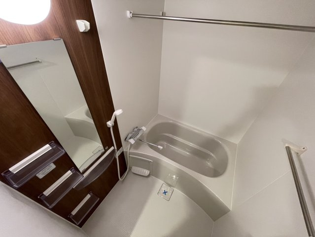 セレニテ神戸ミラクシュッドの浴室|同物件別部屋写真