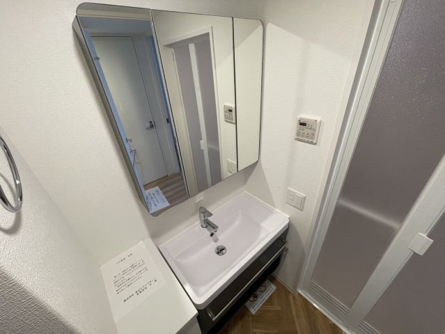 セレニテ神戸ミラクシュッドの独立洗面台|同物件別部屋写真