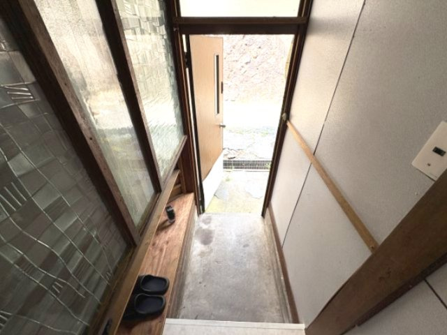 長田区長者町貸家の玄関