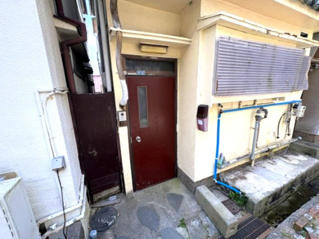 長田区長者町貸家の玄関