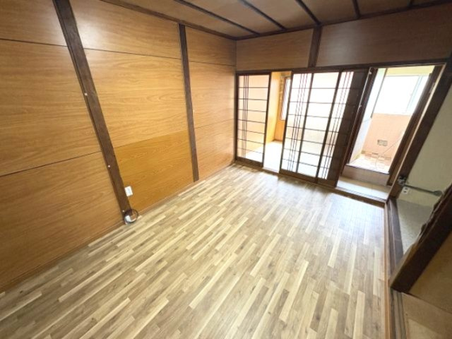 長田区長者町貸家の洋室