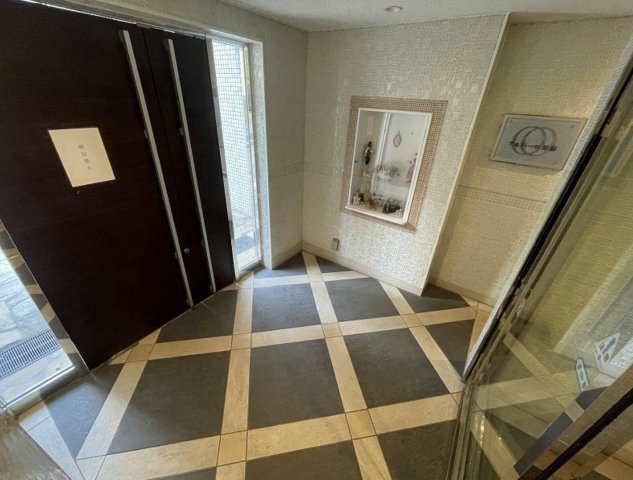 レオネクストアルバーロ原宿のロビー