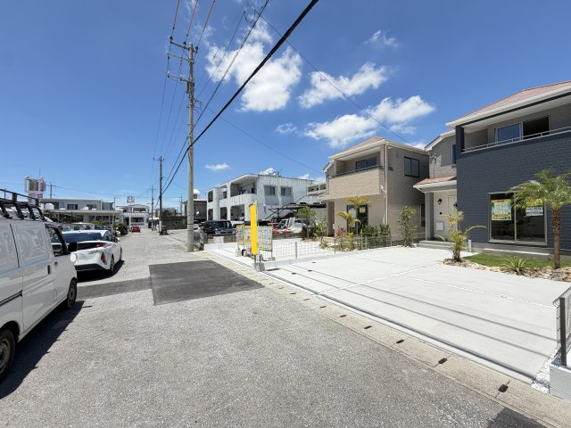 うるま市江洲（全10棟）B号棟の前面道路含む現地写真|※南西側公道5.9m♪