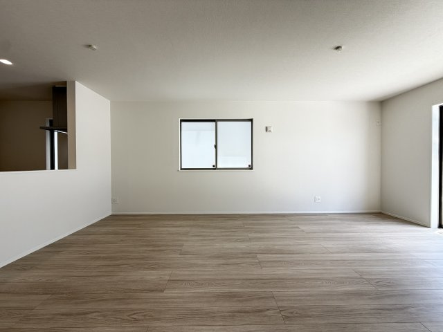 うるま市江洲（全10棟）B号棟の居間・リビング|B号棟　LDK18帖♪リビング階段＋リビング収納付き♪