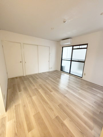 プレアール蔀屋本町の洋室