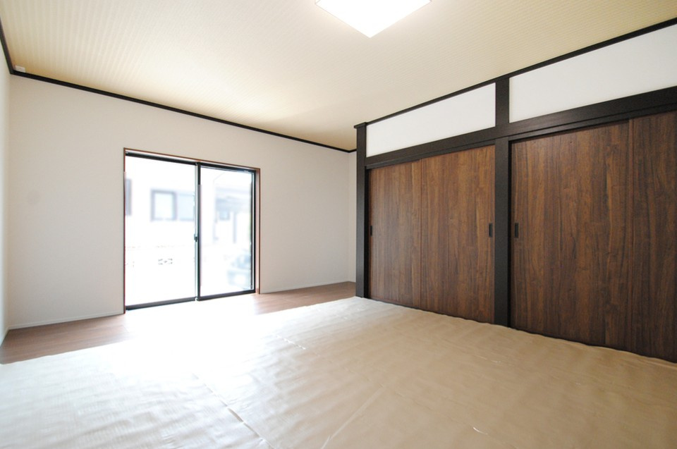 長野市 川中島町四ツ屋　中古戸建の和室|畳の感触を味わいながら寛げる和室もあります。