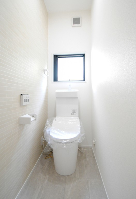 長野市 川中島町四ツ屋　中古戸建のトイレ|トイレは各階に設置されています。