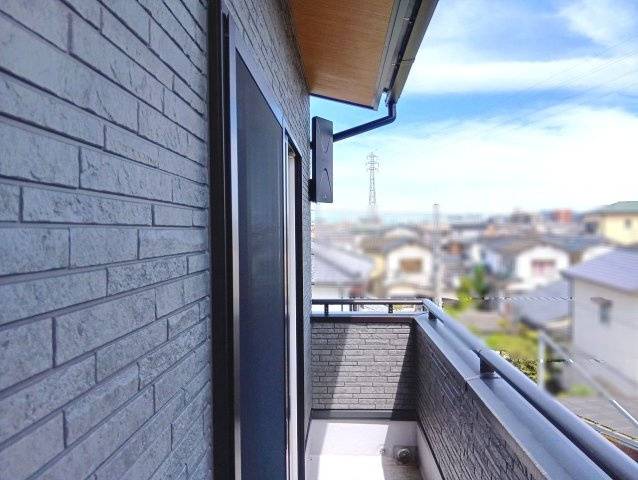 貸家（薊野西町2丁目4-37）のバルコニー|バルコニーからの眺めを楽しみながら食事をしませんか